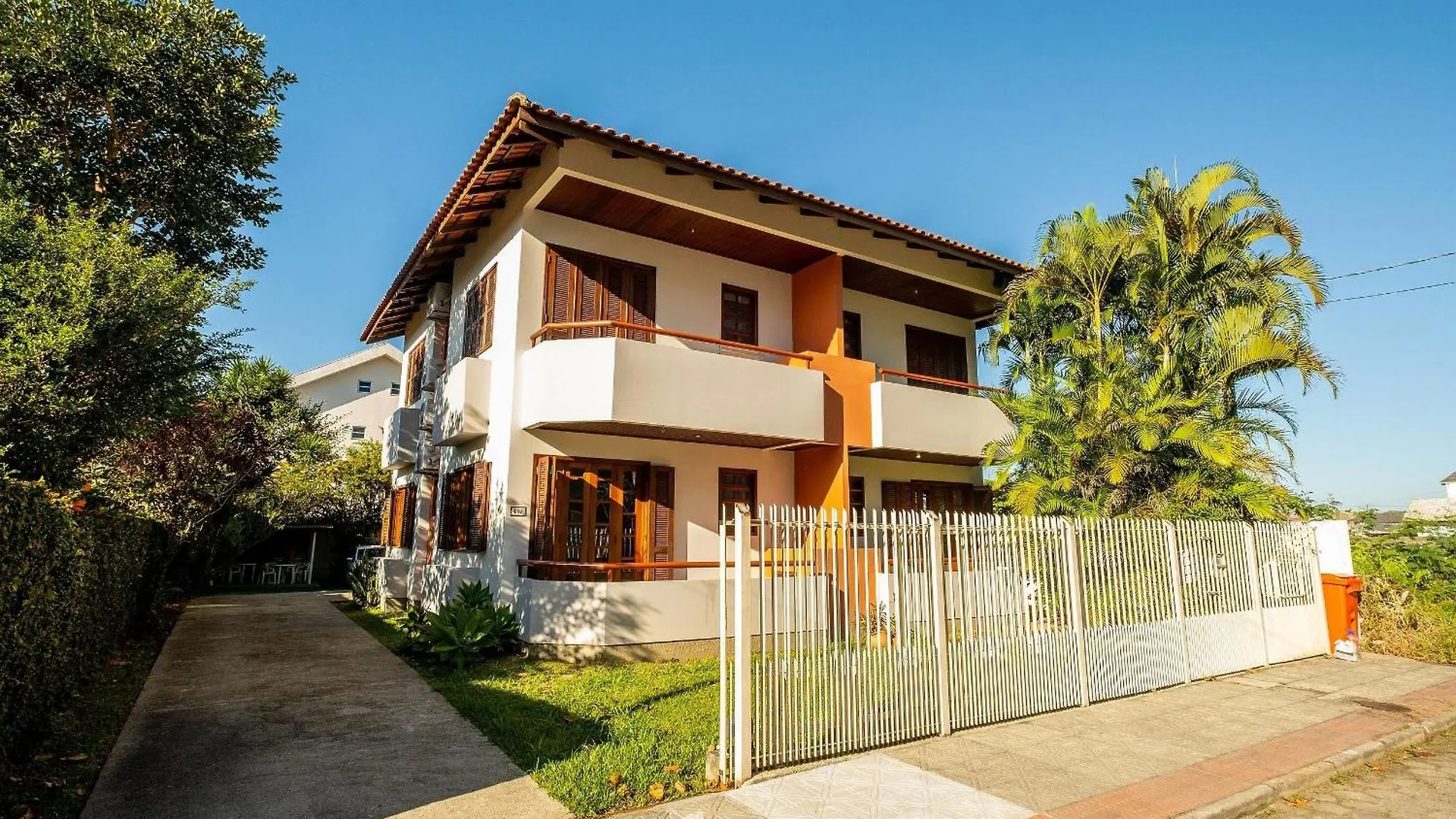 Lindos Apartamentos Prox Da Praia Stcy Florianópolis البرازيل